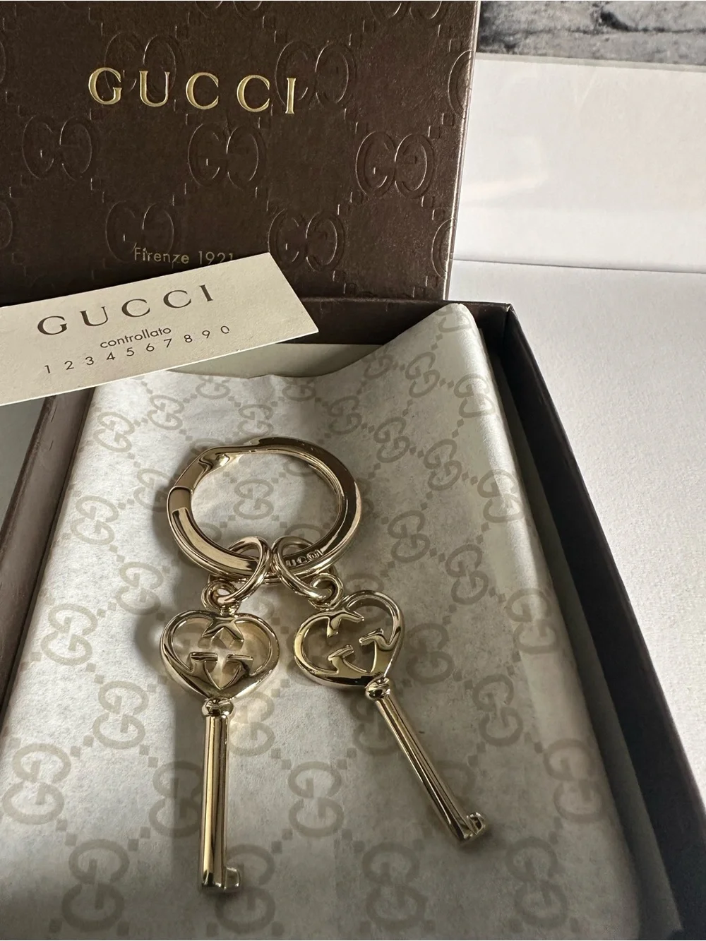 Gucci Interlocking GG Double Heart Key Ring Bag Charm Gold Tone with Box
